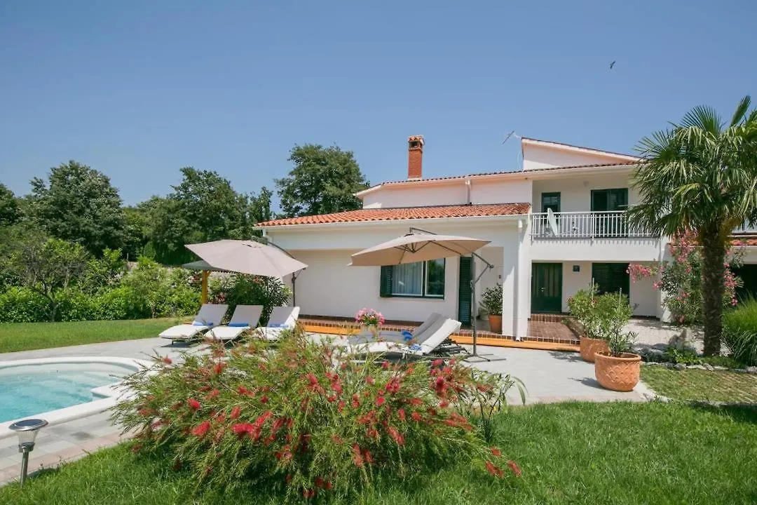 Villa Grosse Luxus-Villa Fur 12 Personen Mit Pool, Jachuzzi Und Meeresnaehe Labin  Kroatien