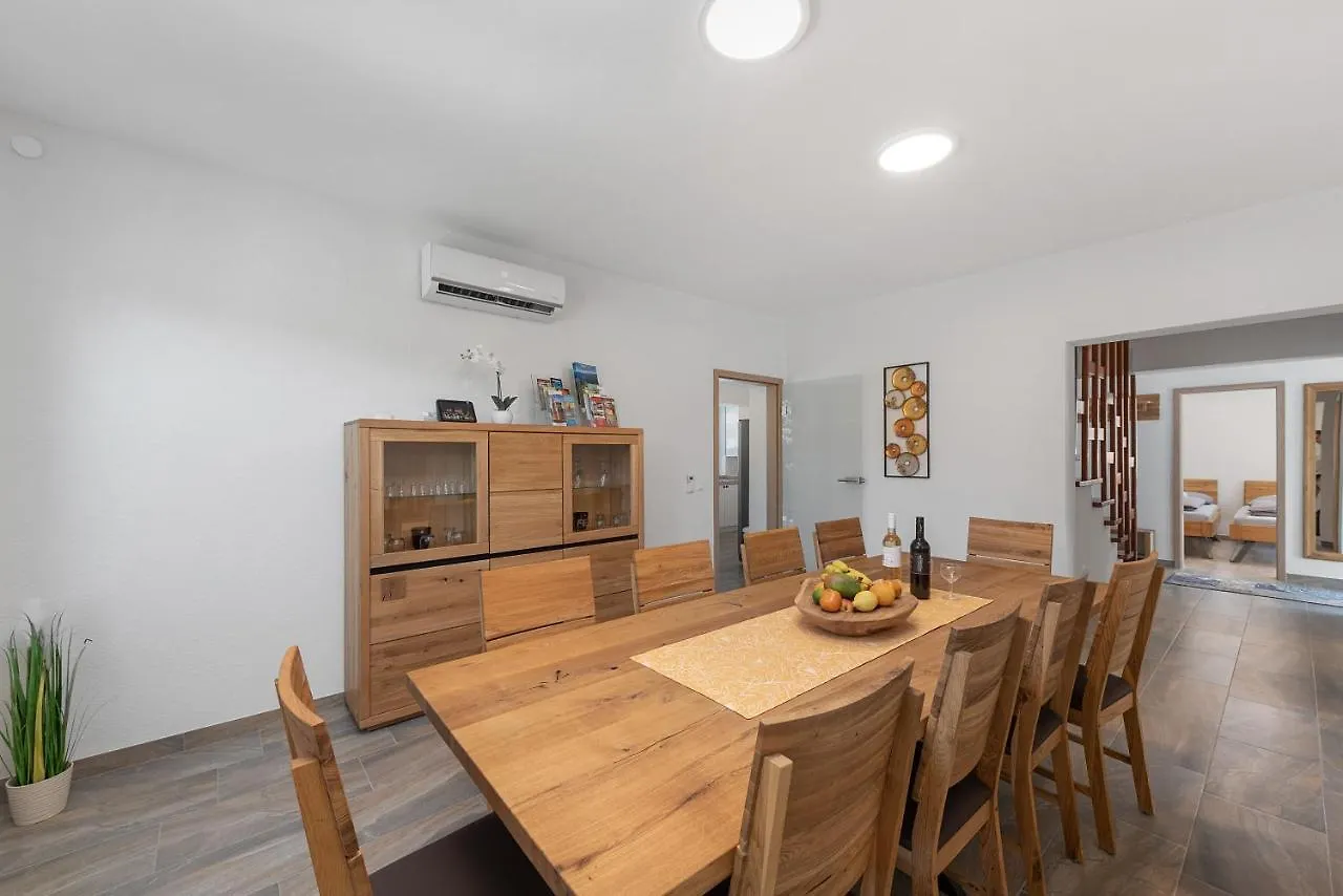 Grosse Luxus-Villa Fur 12 Personen Mit Pool, Jachuzzi Und Meeresnaehe Labin  Kroatien