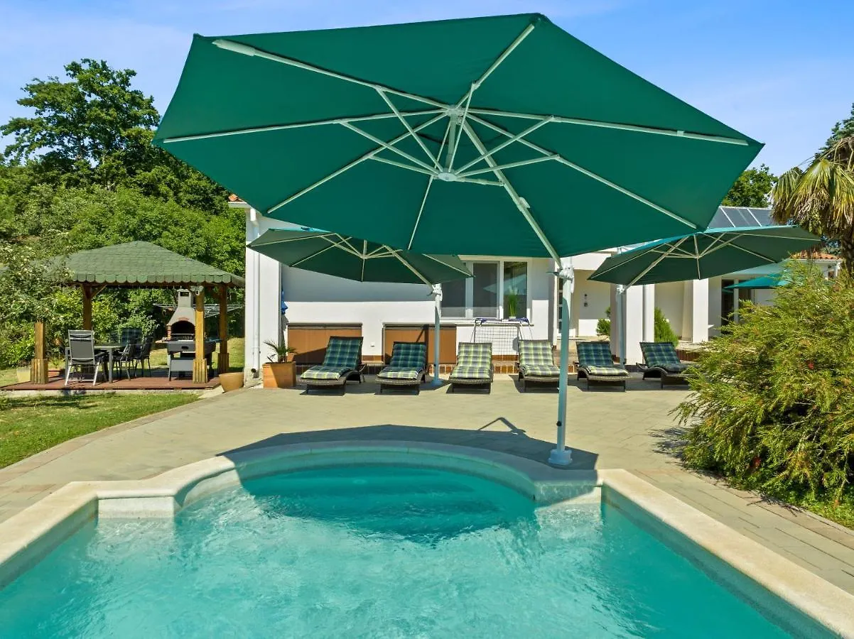 Villa Grosse Luxus-Villa Fur 12 Personen Mit Pool, Jachuzzi Und Meeresnaehe Labin  Kroatien